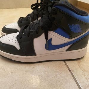 Air Jordan 1 MID GS. Racer